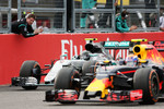 Foto zur News: Nico Rosberg (Mercedes) und Max Verstappen (Red Bull)