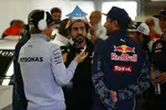 Foto zur News: Nico Rosberg (Mercedes), Fernando Alonso (McLaren) und Daniel Ricciardo (Red Bull)