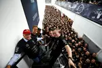 Foto zur News: Toto Wolff, Lewis Hamilton (Mercedes), Nico Rosberg (Mercedes) und Niki Lauda