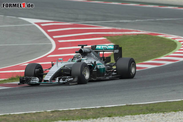 Foto zur News: ...die Chance aber nicht vorbei: Am Donnerstag rückt Mercedes noch einmal mit den neuen Pirelli-Reifen aus.