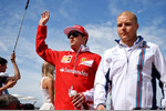 Foto zur News: Valtteri Bottas (Williams) und Kimi Räikkönen (Ferrari)