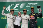 Foto zur News: Lewis Hamilton (Mercedes), Nico Rosberg (Mercedes) und Daniel Ricciardo (Red Bull)