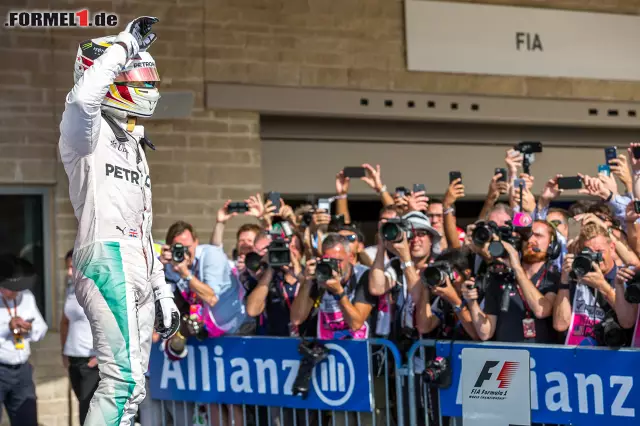 Foto zur News: 50. Grand-Prix-Sieg für Lewis Hamilton - aber nur verhaltene Freude darüber: "Ist ganz okay", sagt der Mercedes-Star, im fünften Formel-1-Rennen in Austin zum vierten Mal erfolgreich. Sein Rückstand in der WM beträgt nun nur noch 26 statt 33 Punkte. Und drei Rennen sind noch zu fahren.