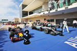 Foto zur News: Daniel Ricciardo (Red Bull), Lewis Hamilton (Mercedes) und Nico Rosberg (Mercedes)