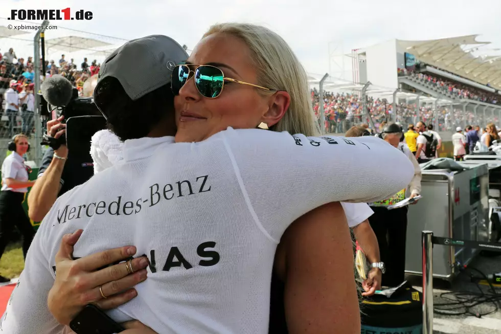 Foto zur News: Lewis Hamilton (Mercedes) mit Lindsey Vonn