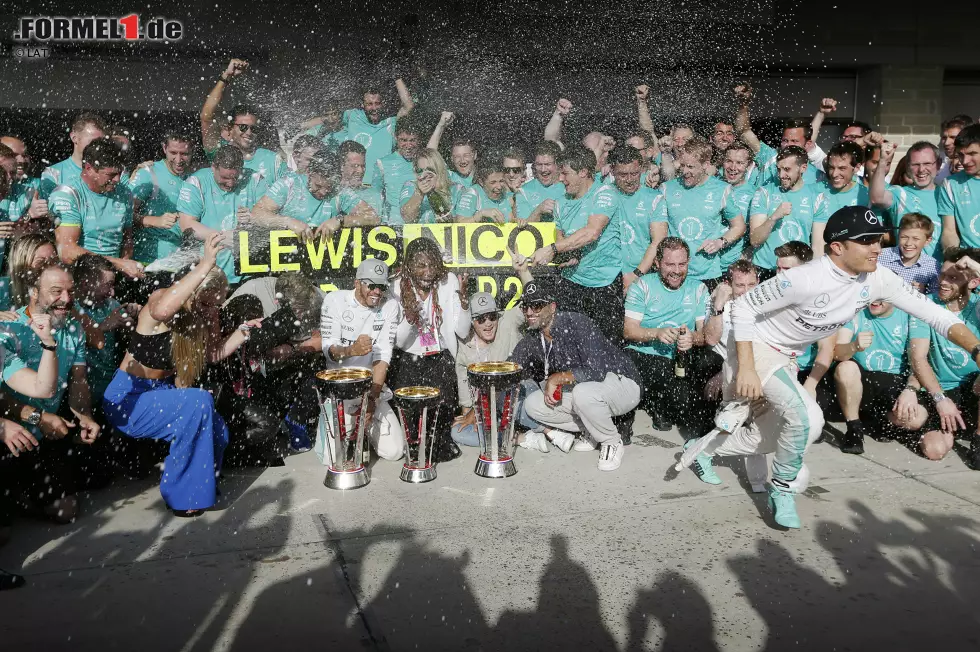 Foto zur News: Lewis Hamilton (Mercedes) und Nico Rosberg (Mercedes)