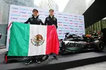 Foto zur News: Sergio Perez (Force India) und Nico Hülkenberg (Force India)