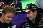 Foto zur News: Nico Rosberg (Mercedes) und Sergio Perez (Force India)