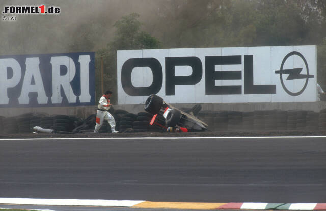 Foto zur News: Ayrton Sennas schwerer Unfall in der Peraltada-Kurve 1991. Jetzt durch weitere Triumphe und Tragödien in Mexiko klicken!