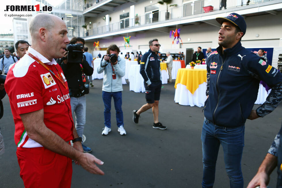 Foto zur News: Jock Clear und Daniel Ricciardo (Red Bull)