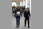 Foto zur News: Linda Morselli und Fernando Alonso (McLaren)