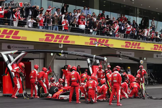 Foto zur News: Kimi Räikkönen brauchte in Mexiko einen zusätzlichen Boxenstopp und spielte bei der Vergabe der Podiumsplätze keine Rolle. Jetzt durch die Rennhighlights klicken!