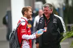 Foto zur News: Sebastian Vettel (Ferrari) und Otmar Szafnauer