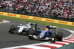 Foto zur News: Felipe Massa (Williams) und Felipe Nasr (Sauber)