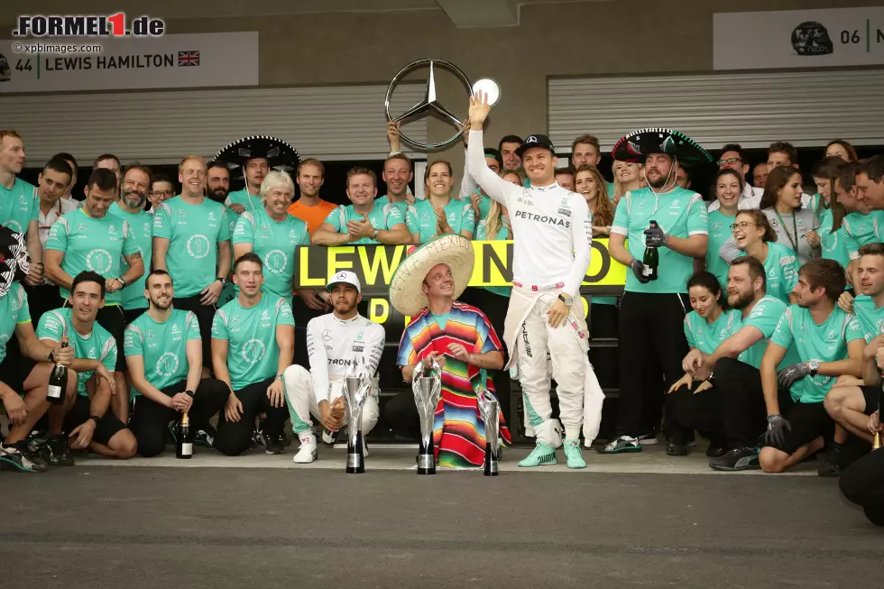 Foto zur News: Lewis Hamilton (Mercedes) und Nico Rosberg (Mercedes)