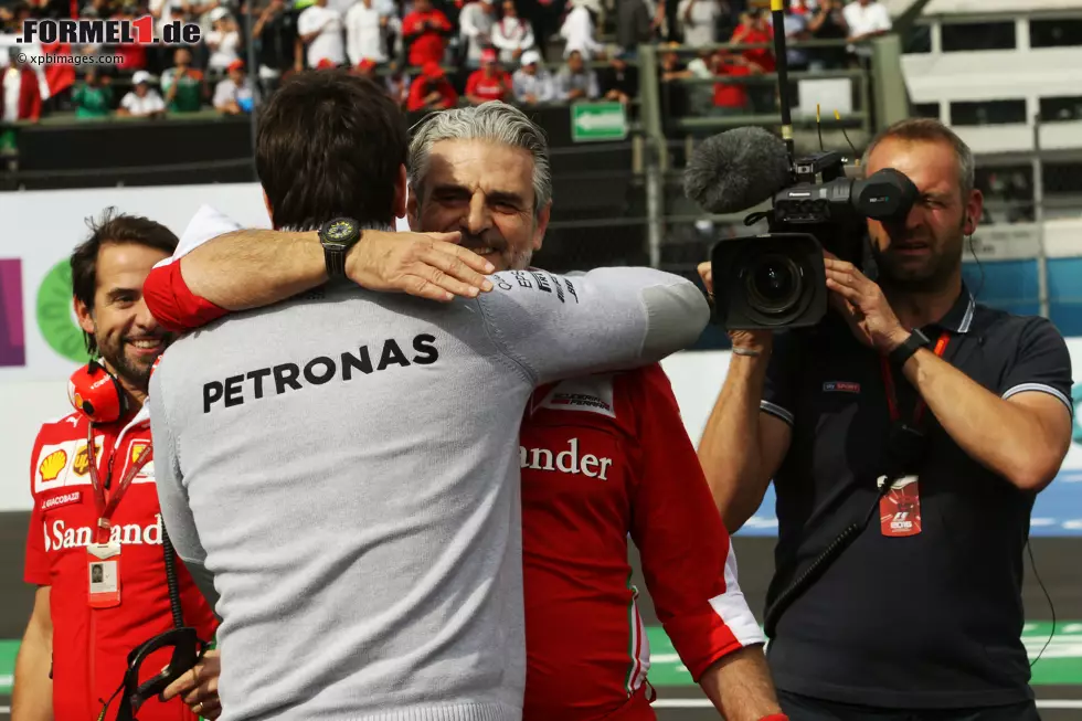 Foto zur News: Da glaubte Maurizio Arrivabene noch an das Podium für P3 in Mexiko. Jetzt durch die Highlights des Rennens klicken!