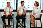 Foto zur News: Valtteri Bottas, Lance Stroll und Claire Williams