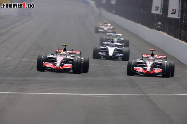Foto zur News: Formel-1-Live-Ticker: Ferrari zeigt die neue 