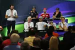 Foto zur News: Daniel Ricciardo (Red Bull), Sebastian Vettel (Ferrari), Max Verstappen (Red Bull), Charlie Whiting, Lewis Hamilton (Mercedes), Felipe Massa (Williams) und Nico Rosberg (Mercedes)