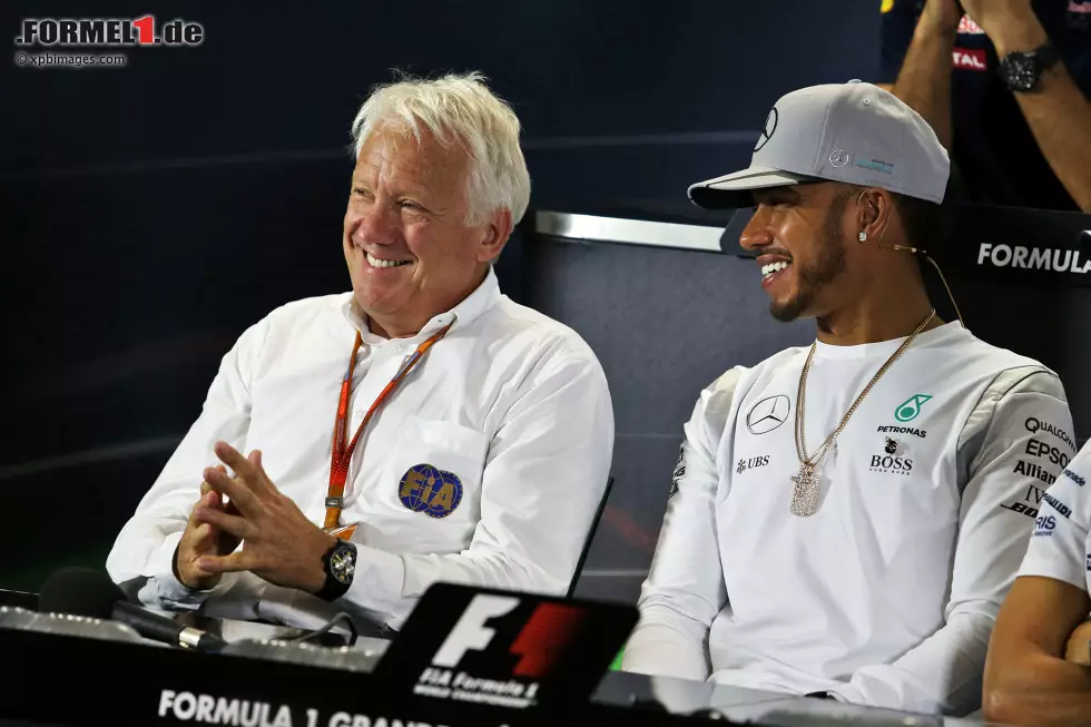 Foto zur News: Charlie Whiting und Lewis Hamilton (Mercedes)