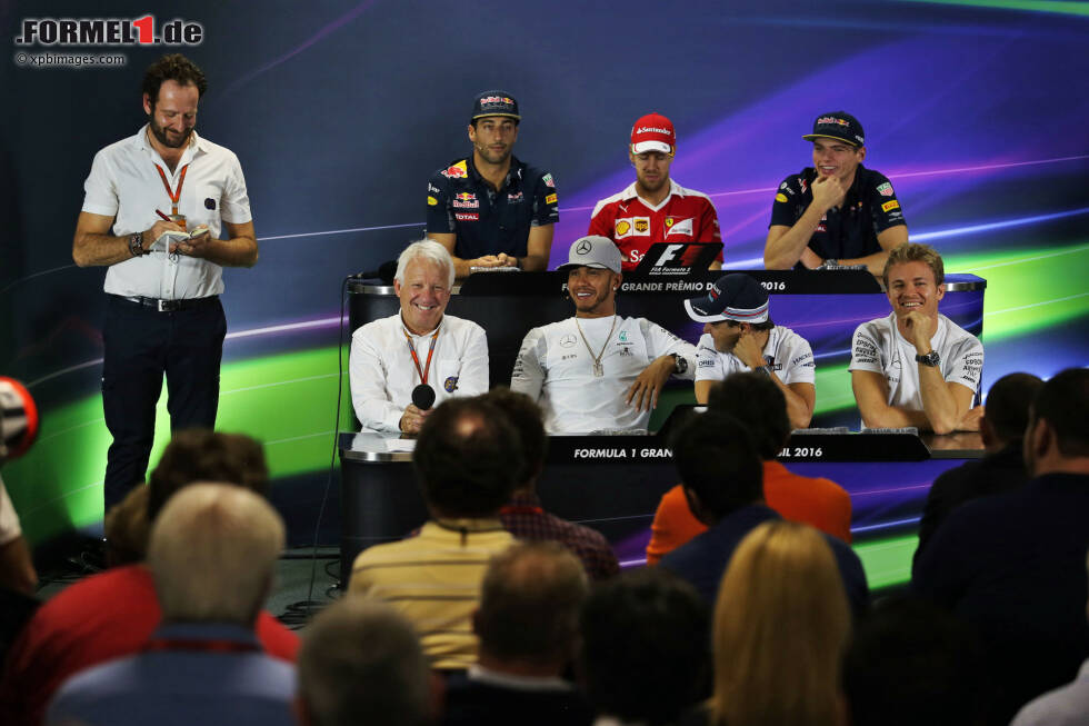 Foto zur News: Daniel Ricciardo (Red Bull), Sebastian Vettel (Ferrari), Max Verstappen (Red Bull), Charlie Whiting, Lewis Hamilton (Mercedes), Felipe Massa (Williams) und Nico Rosberg (Mercedes)