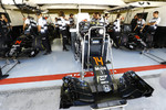 Foto zur News: Jenson Button (McLaren) und Fernando Alonso (McLaren)