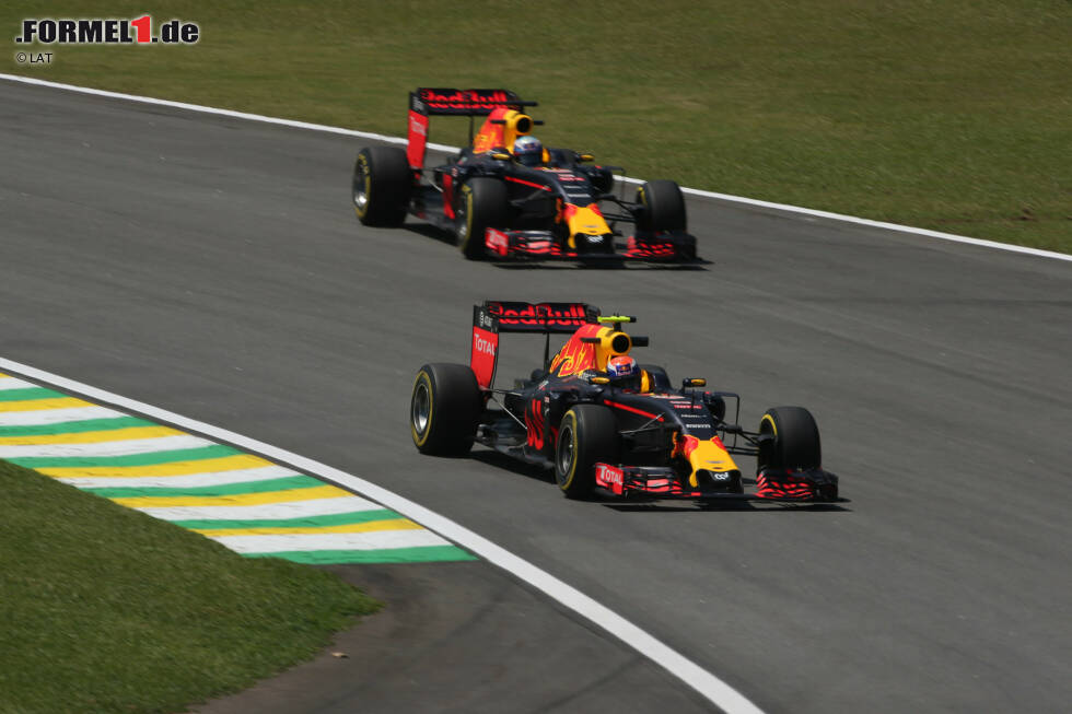 Foto zur News: Max Verstappen (Red Bull) und Daniel Ricciardo (Red Bull)