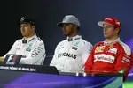 Gallerie: Nico Rosberg (Mercedes), Lewis Hamilton (Mercedes) und Kimi Räikkönen (Ferrari)