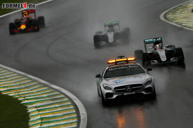 Foto zur News: Gewohntes Bild: Wenn es regnet, ist das Safety-Car im Dauereinsatz. Jetzt durch die Highlights des Grand Prix von Brasilien klicken!
