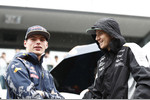 Foto zur News: Max Verstappen (Red Bull) und Nico Hülkenberg (Force India)