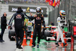 Foto zur News: Carlos Sainz (Toro Rosso) und Fernando Alonso (McLaren)
