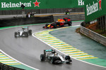 Foto zur News: Lewis Hamilton (Mercedes), Nico Rosberg (Mercedes) und Max Verstappen (Red Bull)