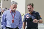 Foto zur News: Chase Carey und Christian Horner