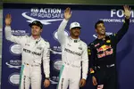 Foto zur News: Lewis Hamilton (Mercedes), Nico Rosberg (Mercedes) und Daniel Ricciardo (Red Bull)