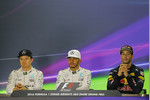Foto zur News: Nico Rosberg (Mercedes), Lewis Hamilton (Mercedes) und Daniel Ricciardo (Red Bull)