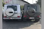 Foto zur News: Psychokrieg auf dem Parkplatz: Lewis Hamiltons G 63 AMG wird von Nico Rosberg (Mercedes) zugeparkt