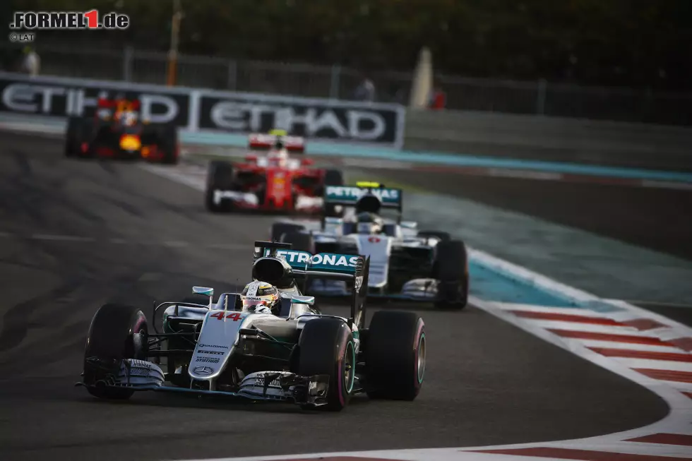 Lewis Hamilton (Mercedes), Nico Rosberg (Mercedes), Kimi Räikkönen (Ferrari) und Daniel Ricciardo (Red Bull) Foto zur News: Lewis Hamilton (Mercedes), Nico Rosberg (Mercedes), Kimi Räikkönen (Ferrari) und Daniel Ricciardo (Red Bull)