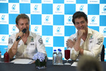 Foto zur News: Nico Rosberg und Toto Wolff
