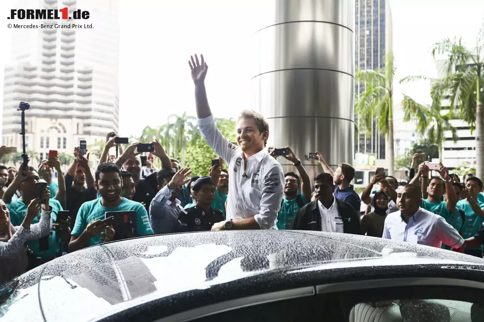 Foto zur News: Nico Rosberg feiert in Kuala Lumpur