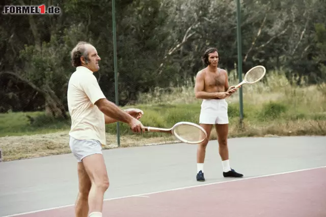 Apropos Tennis: Schon Denny Hulme (links) und Emerson Fittipaldi gaben sich in den Siebzigerjahren gerne ein Match mit der gelben Filzkugel. Foto zur News: Apropos Tennis: Schon Denny Hulme (links) und Emerson Fittipaldi gaben sich in den Siebzigerjahren gerne ein Match mit der gelben Filzkugel.