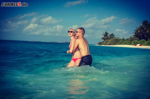Erst im September haben sich Valtteri Bottas und seine Emilia zwischen den Rennwochenenden das Ja-Wort gegeben. Da hat die finnische Profi-Schwimmerin noch nicht ahnen können, dass es um ihren Gatten als neuen Mercedes-Piloten nun noch mehr Trubel geben wird. Foto zur News: Erst im September haben sich Valtteri Bottas und seine Emilia zwischen den Rennwochenenden das Ja-Wort gegeben. Da hat die finnische Profi-Schwimmerin noch nicht ahnen können, dass es um ihren Gatten als neuen Mercedes-Piloten nun noch mehr Trubel geben wird.