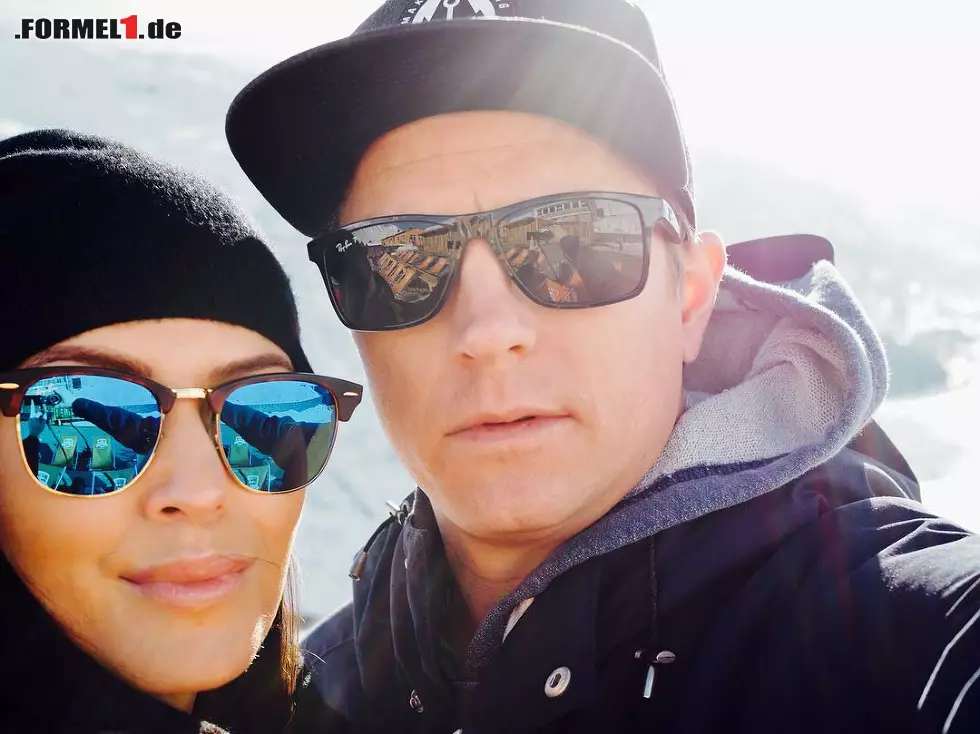 Foto zur News: Mr &amp;amp; Mrs Iceman präsentieren sich am Valentinstag typgerecht aus dem Schneeparadies. All zu wild werden es Kimi und Minttu Räikkönen nicht getrieben haben, denn Söhnchen Robin (2) erwartet ein Geschwisterchen.