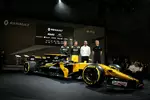 Foto zur News: Nico Hülkenberg, Jolyon Palmer, Cyril Abiteboul und Sergei Sirotkin (Renault)