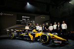 Foto zur News: Bob Bell, Nico Hülkenberg, Jolyon Palmer, Alain Prost, Sergei Sirotkin und Cyril Abiteboul