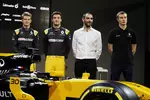 Foto zur News: Nico Hülkenberg, Jolyon Palmer, Cyril Abiteboul und Sergei Sirotkin