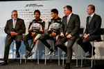 Foto zur News: Vijay Mallya, Sergio Perez (Force India), Esteban Ocon (Force India) und Otmar Szafnauer