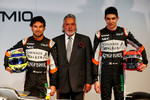 Foto zur News: Sergio Perez (Force India), Vijay Mallya und Esteban Ocon (Force India)