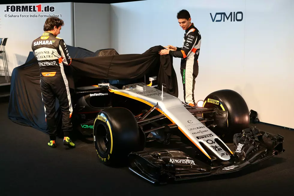 Foto zur News: Sergio Perez (Force India) und Esteban Ocon (Force India)