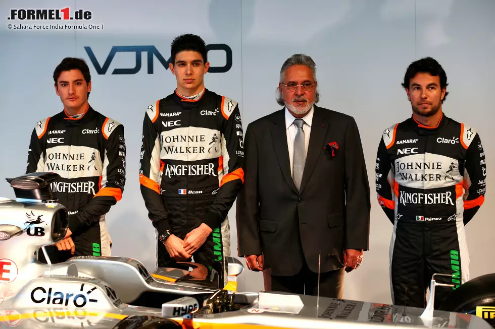 Foto zur News: Alfonso Celis (Force India), Esteban Ocon (Force India), Vijay Mallya und Sergio Perez (Force India)