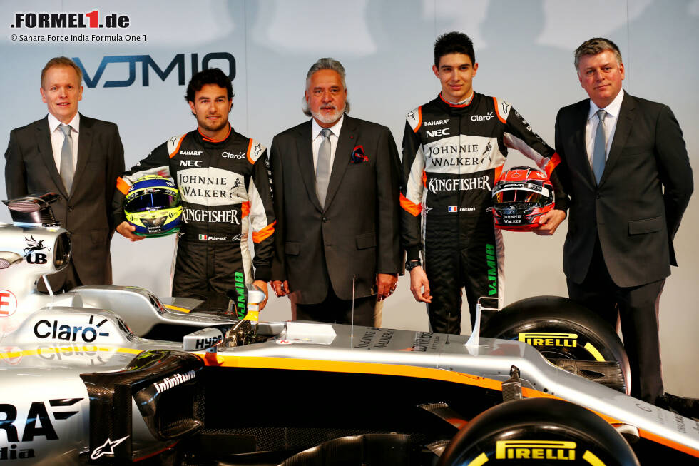 Foto zur News: Sergio Perez (Force India), Vijay Mallya und Esteban Ocon (Force India)